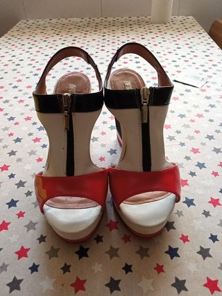 Zapatos piel sandalias Geox con cuña de segunda mano por 20 EUR en Sant  Vicent del Raspeig en WALLAPOP