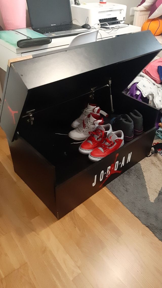 Musgo Charlotte Bronte Mirar atrás Baúl zapatero jordan de segunda mano por 70 € en Lugo en WALLAPOP Musgo Charlotte Bronte Mirar atrás Baúl zapatero jordan de segunda mano por 70 € en Lugo en WALLAPOP