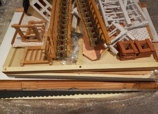 Casa de muñecas DESMONTADA