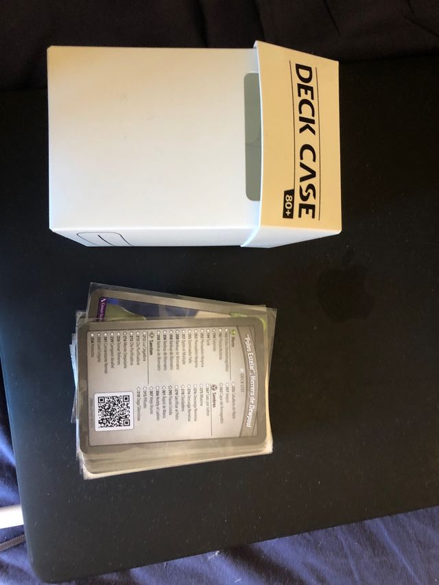 Baraja Keyforge y Caja Deck case