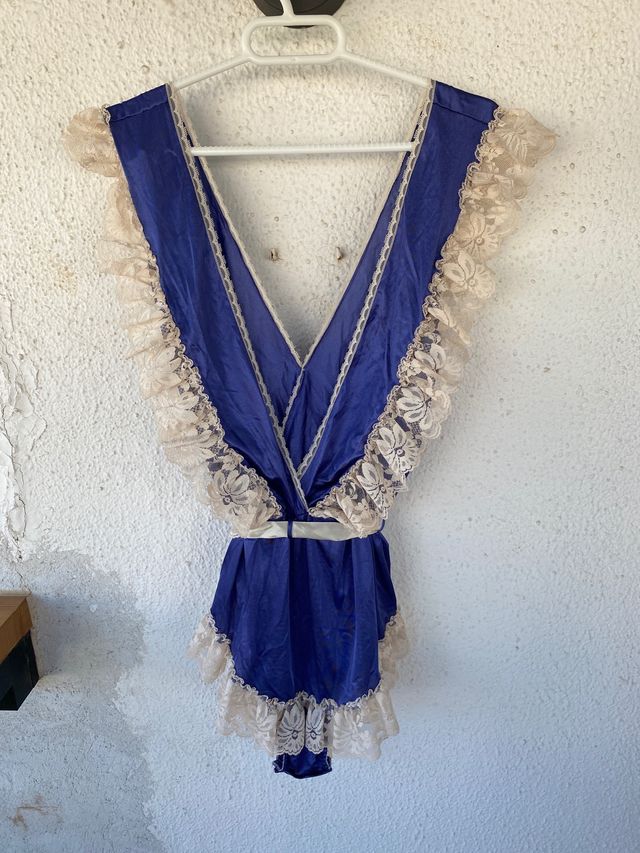 Body de raso con puntilla