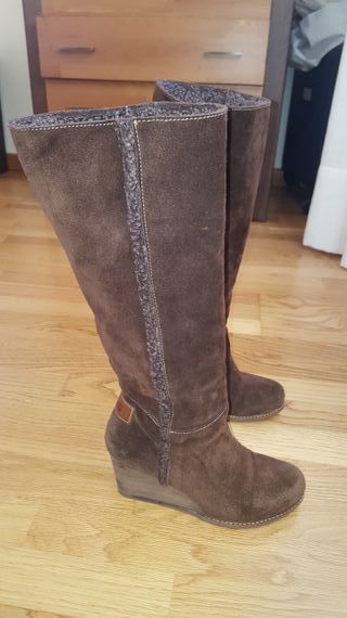 Botas ante marron con cuña de Weekend by Pedro Mir de segunda mano por 15  EUR en A Estrada en WALLAPOP