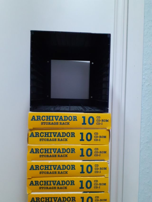 Archivador de cd de segunda mano por 6 € en Alcobendas en WALLAPOP