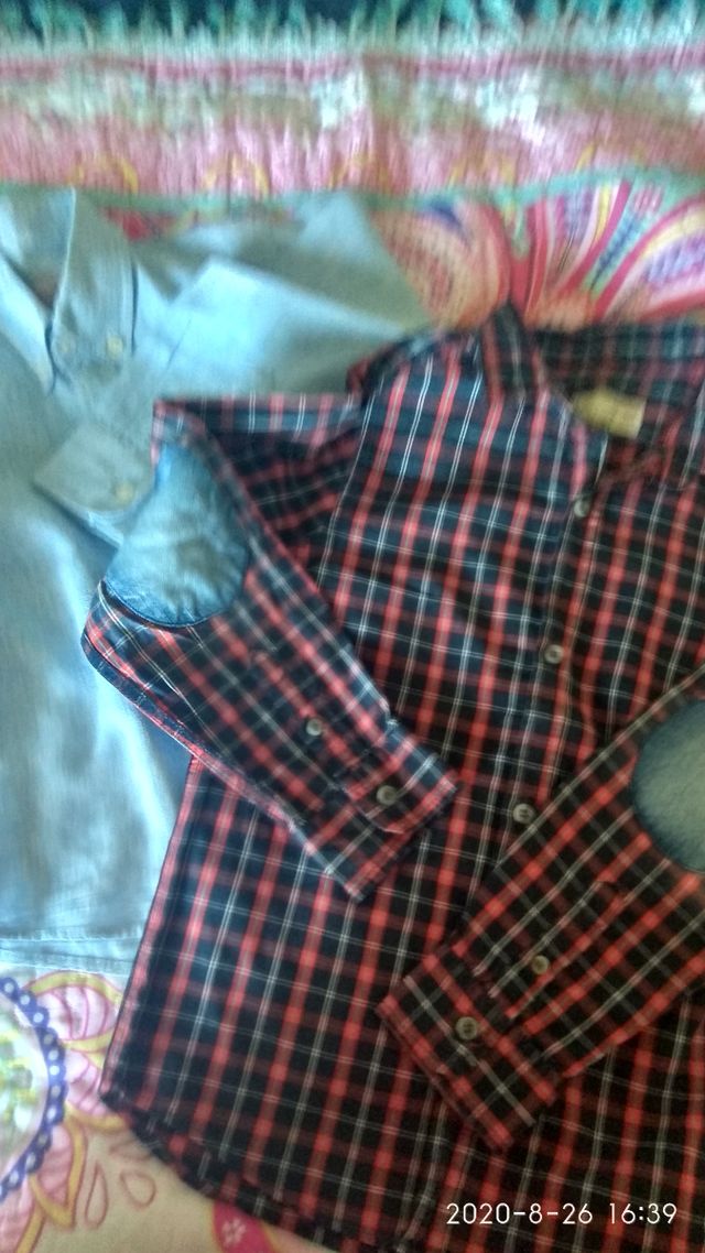 Dos camisas talla 5 años