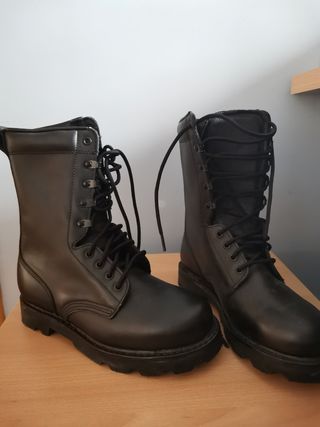 Botas militares nuevas, talla 38 de segunda mano por 50 EUR en Berriozar en  WALLAPOP