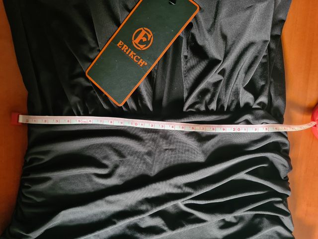 Vestido negro nuevo con etiqueta