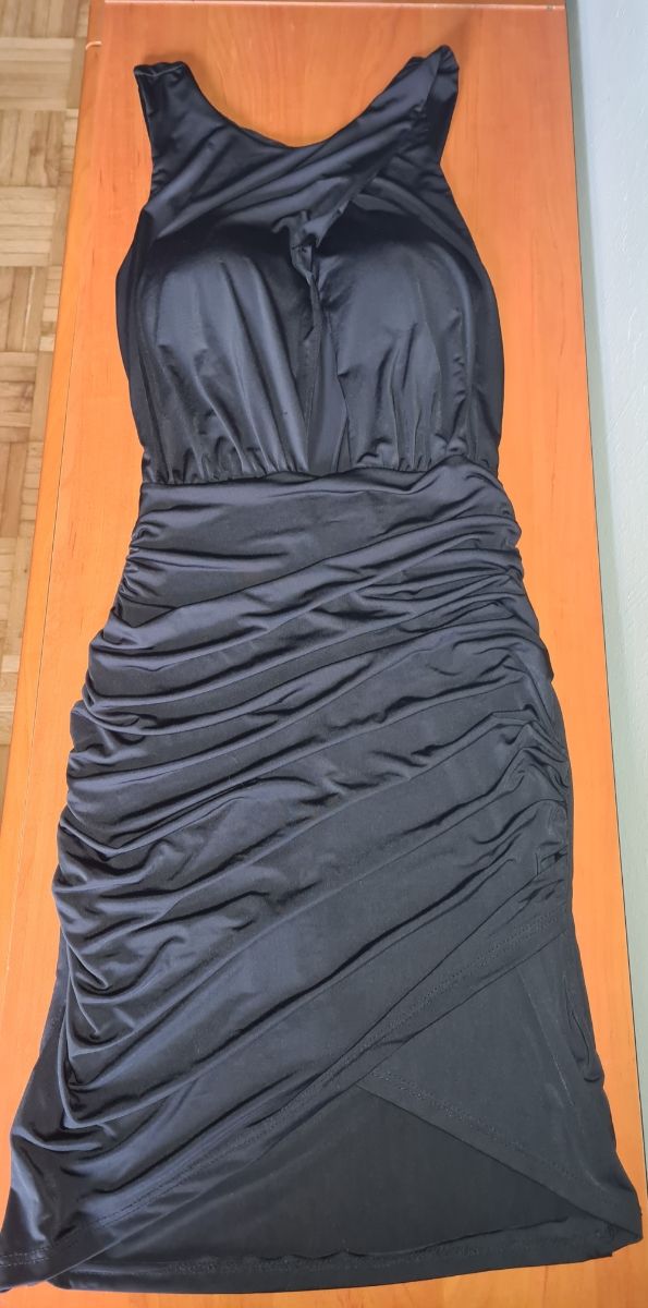 Vestido negro nuevo con etiqueta