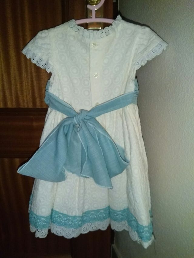 Vestido de festa para raparigas.