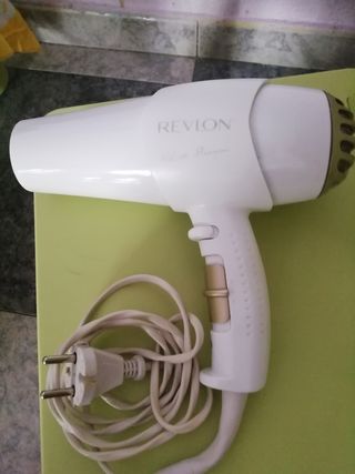 Secador de pelo Revlon de segunda mano por 10 EUR en Parla en WALLAPOP