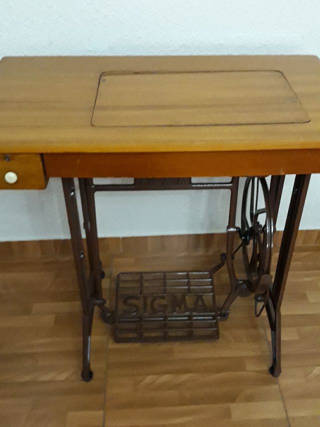 máquina  coser antigua