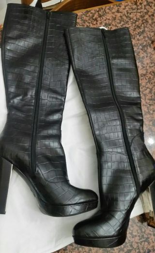 BOTAS ALTAS TACON PIEL GUESS N39 ESTRENAR de segunda mano por 120 EUR en  Gijón en WALLAPOP