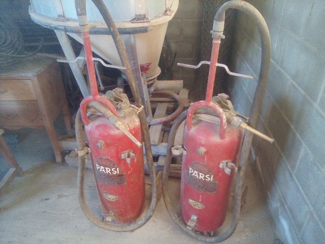 extintor antiguo vintage