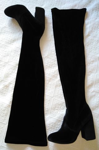 Botas super altas de segunda mano por 55 EUR en Perillo en WALLAPOP