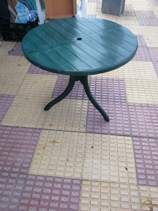 Mesa para terraza plástico de segunda mano en WALLAPOP