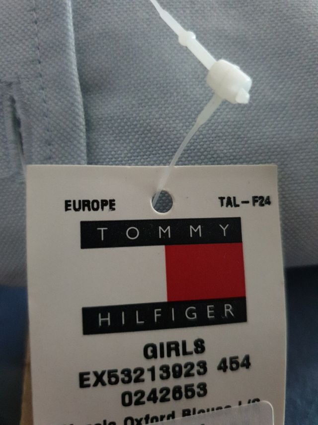 Maglia totalmente nuova del marchio TOMMY HILFIGER