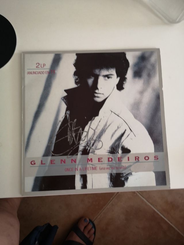 Glenn Medeiros firmado