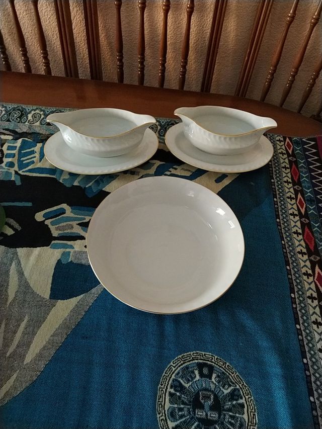 Vitrina de platos y copas