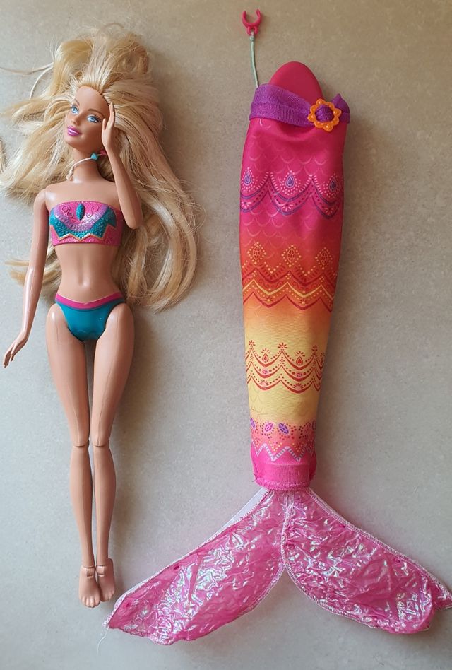 Barbie sirena surf