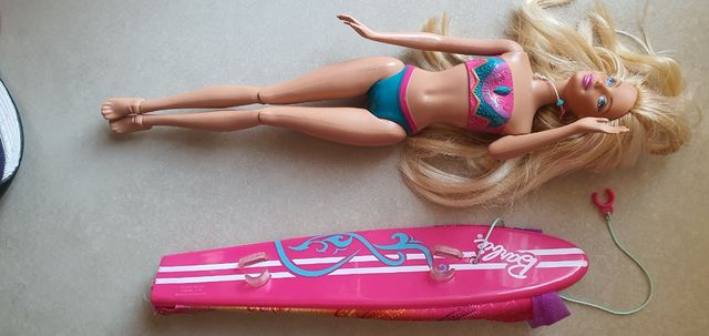 Barbie sirena surf