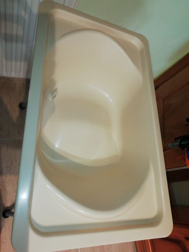 Bañera bebé y soporte con patas.