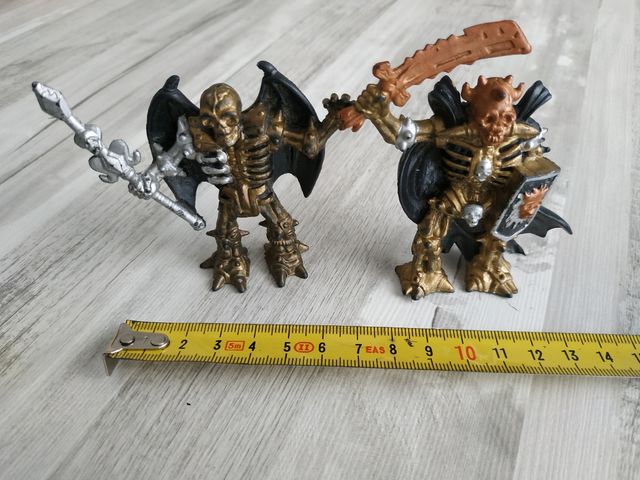2 figuras de esqueletos. skull fighters '90