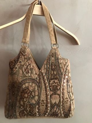 Bolso hombro tela tapiz lentejuelas y abalorios de segunda mano por 15 EUR  en Madrid en WALLAPOP