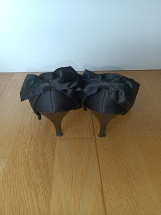 Zapatos raso con lazo atrás.N°39 de segunda mano por 5 EUR en Doñinos de  Salamanca en WALLAPOP