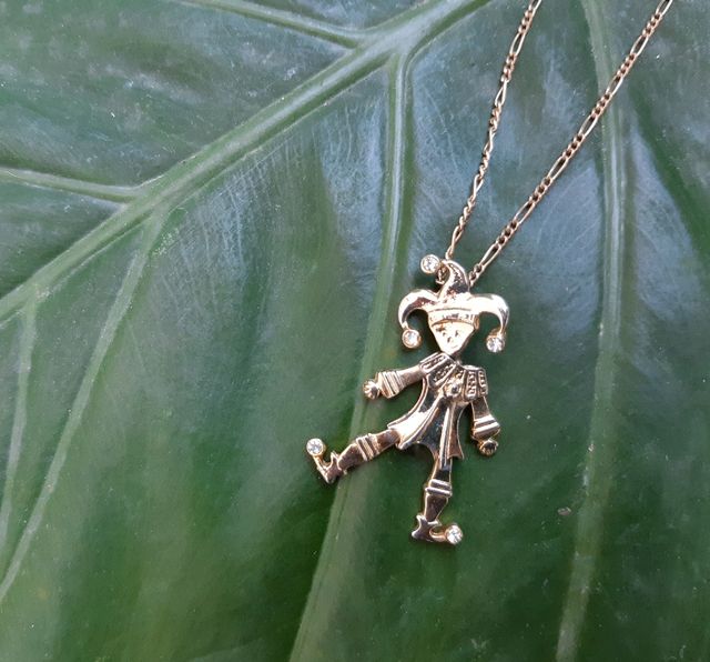 Penjoll xapat amb Or i Zirconites.