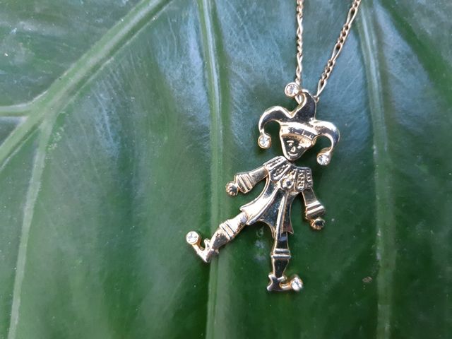 Penjoll xapat amb Or i Zirconites.