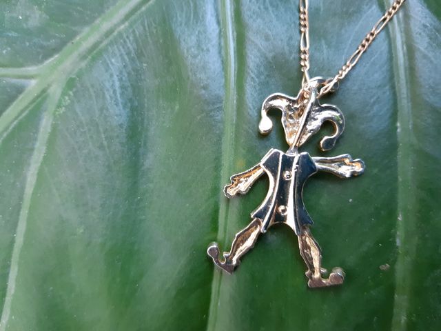 Penjoll xapat amb Or i Zirconites.