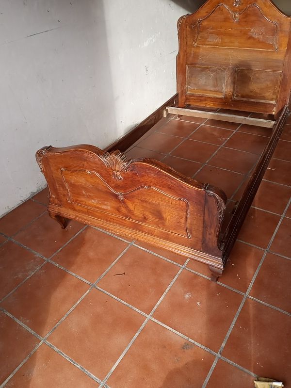 cama de madera maciza