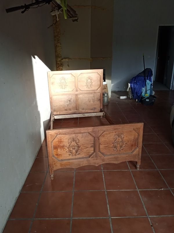 Cama de madera maciza