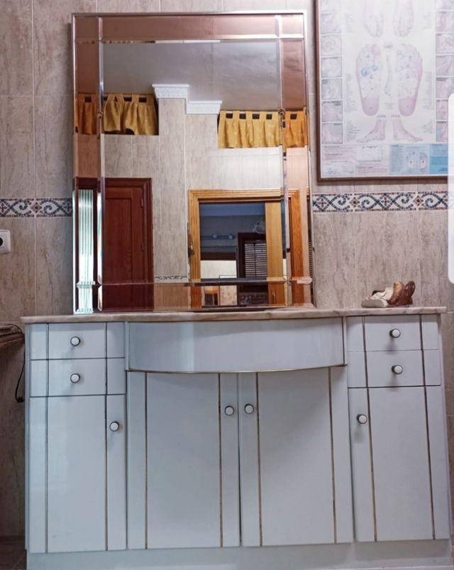 Mueble de baño con espejo de segunda mano por 80 € en El Ejido en WALLAPOP