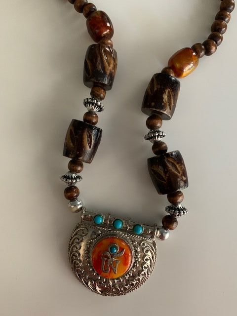 COLLAR ETNICO FABRICADO A MANO