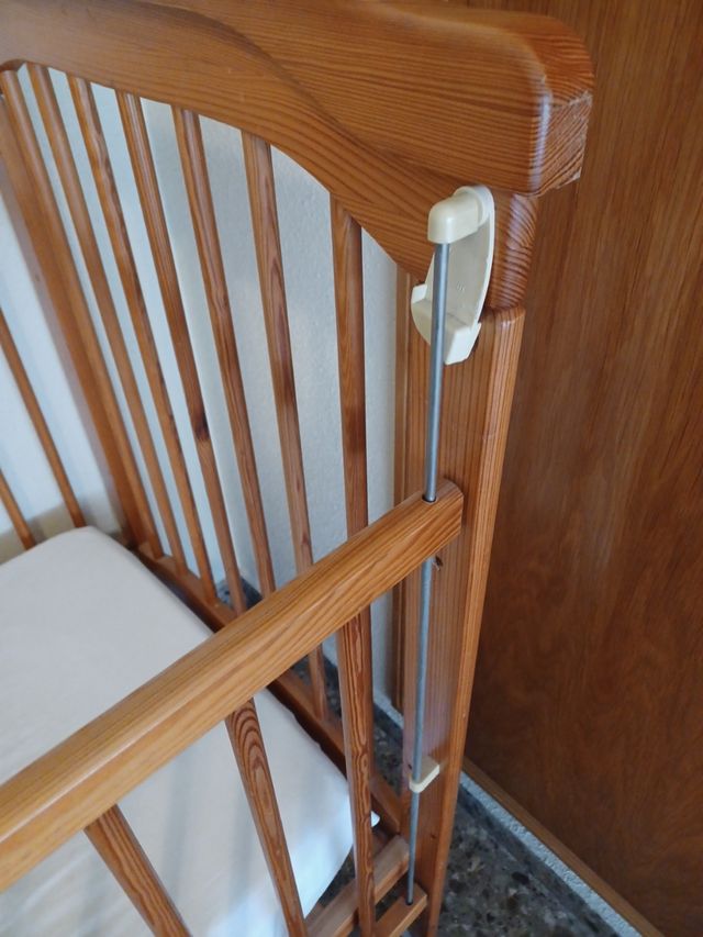 Cuna y colchón de muelles