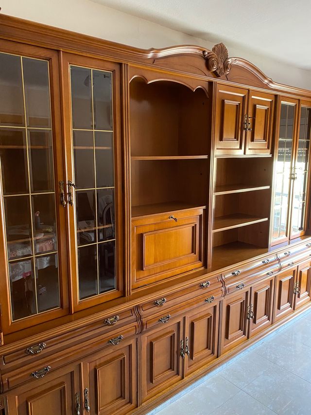 Mueble comedor clásico de segunda mano por 400 € en Santa Maria de