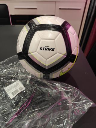 BALON NIKE AEROWTRAC FUTBOL ADIDAS TANGO de segunda mano por 15 EUR en O  Porriño en WALLAPOP