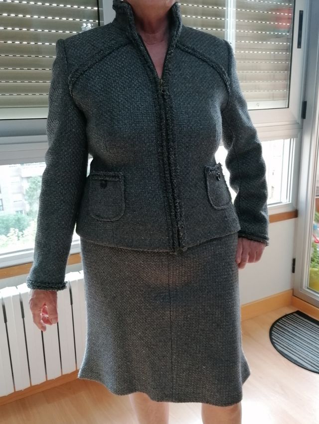 Traje de chaqueta y falda.