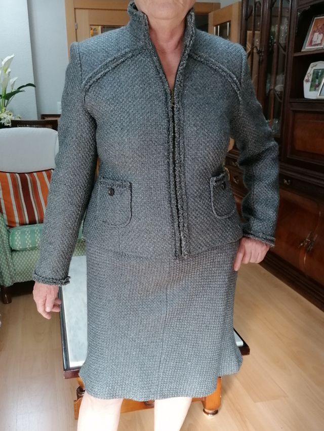 Traje de chaqueta y falda.