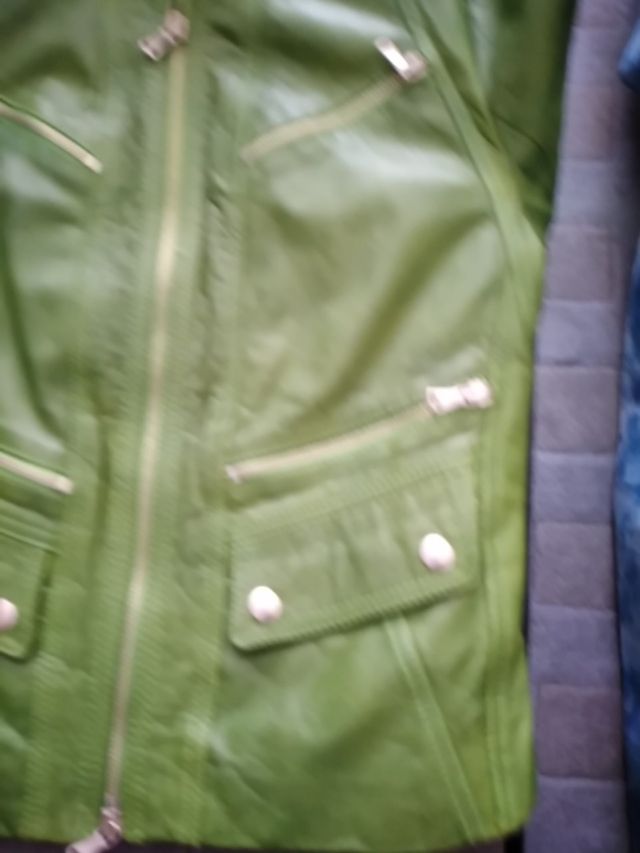 cazadora verde de cuero