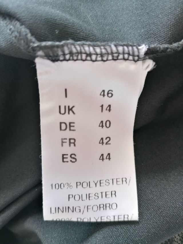 Vestido de fiesta negro, del Corte Inglés.