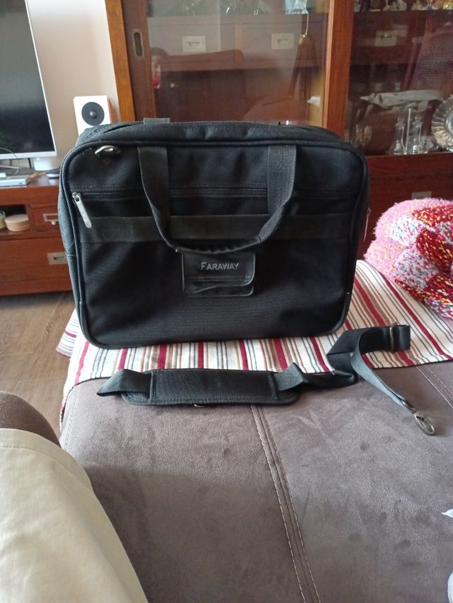 Maletín negro para portátil y documentos
