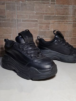 Zapatillas Negras COOLWAY de segunda mano por 15 EUR en Villarreal en  WALLAPOP
