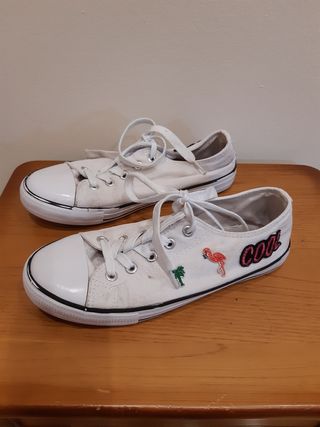 Zapatillas Blancas chica Talla 35 de segunda mano por 10 EUR en Elorregi en  WALLAPOP