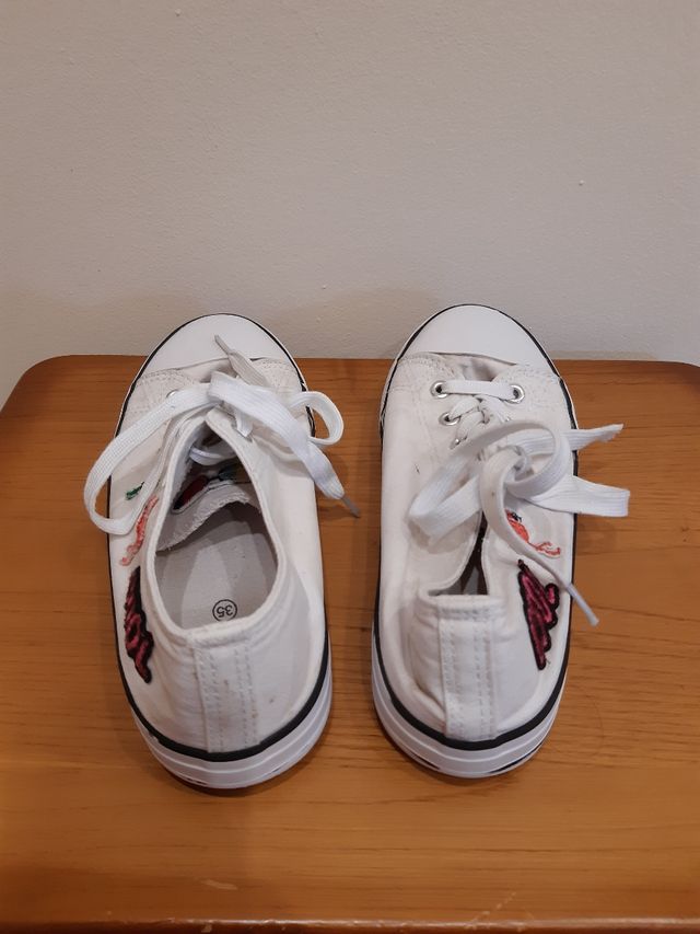 Zapatillas Blancas chica Talla 35.