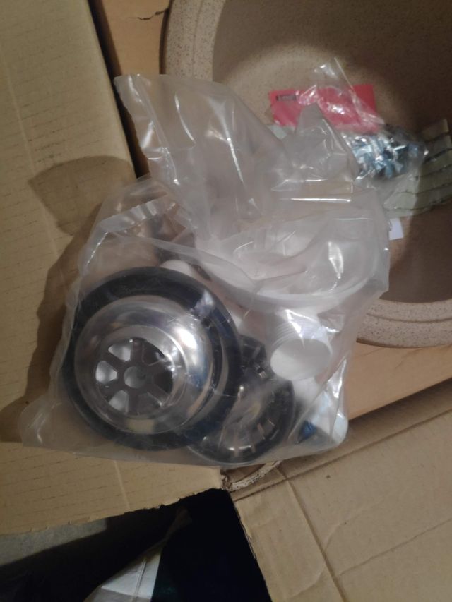 Fregadero de un seno de granito marca Plados.