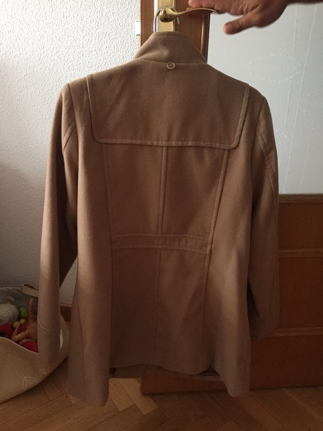 Abrigo de paño beige