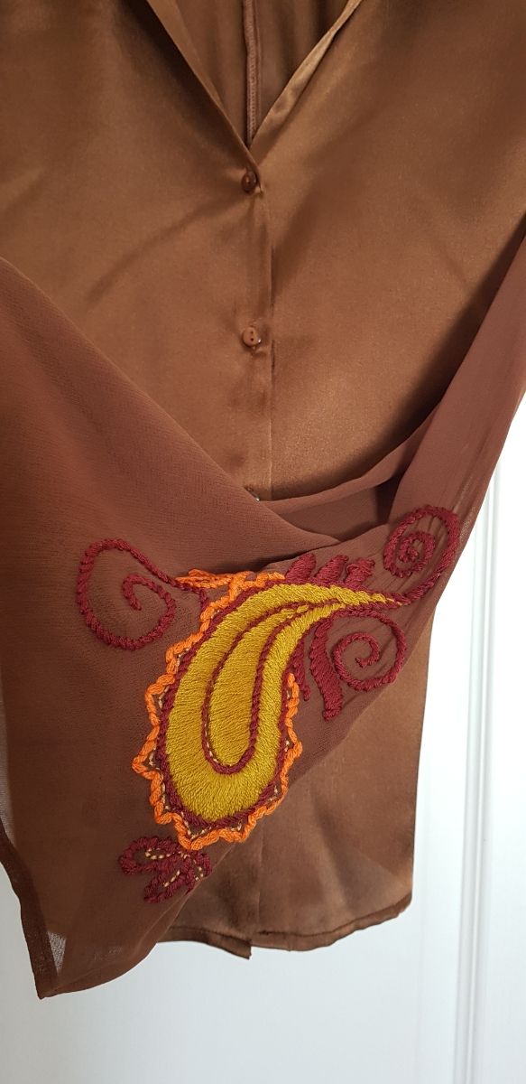 Blusa color chocolate.