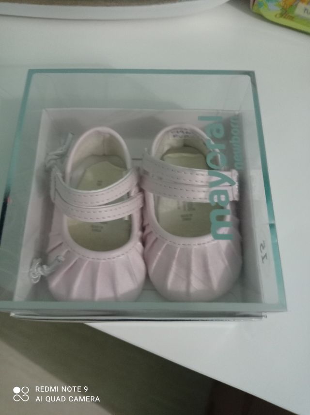 se vende zapatos de bebé ñina