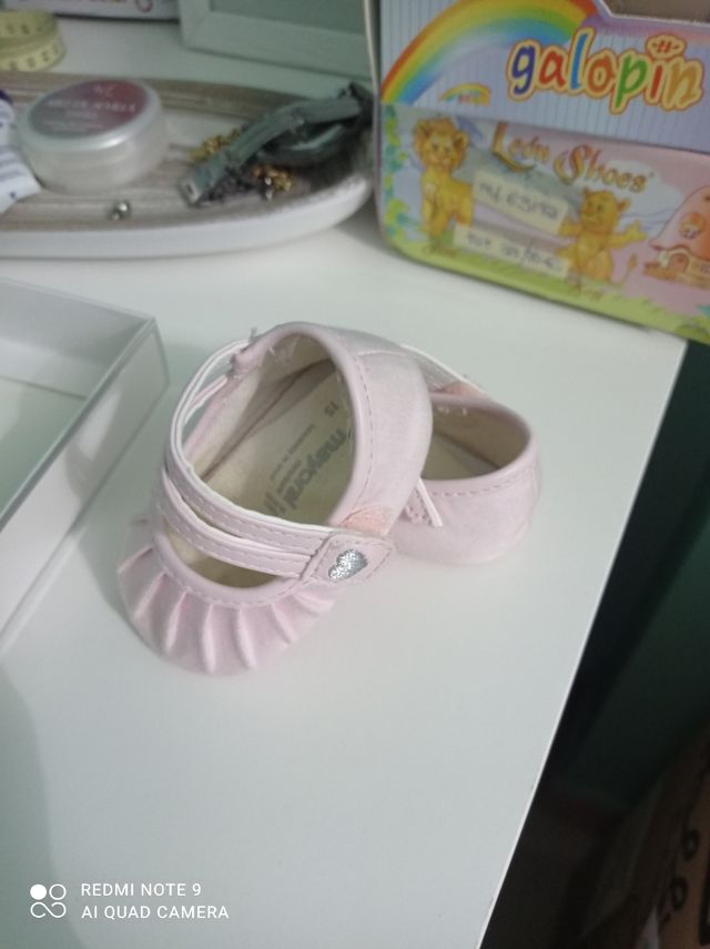 se vende zapatos de bebé ñina